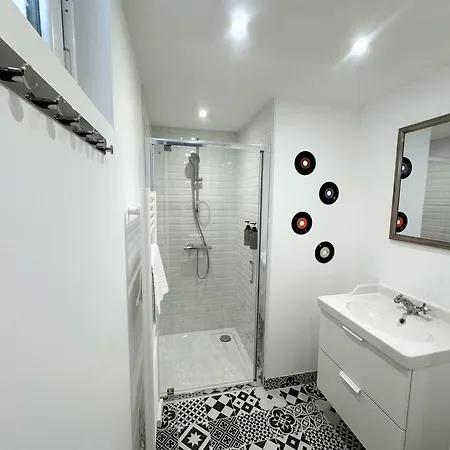 Le Seventy's, T3 Vintage Avec Jardin شقة *