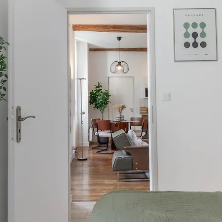 Le Seventy's, T3 Vintage Avec Jardin Apartment Lons