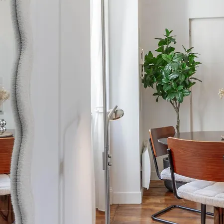 Lägenhet Le Seventy's, T3 Vintage Avec Jardin *